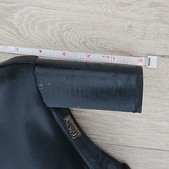 Stuart Weitzman Kingsley Leather Boots - Picture 5 of 7